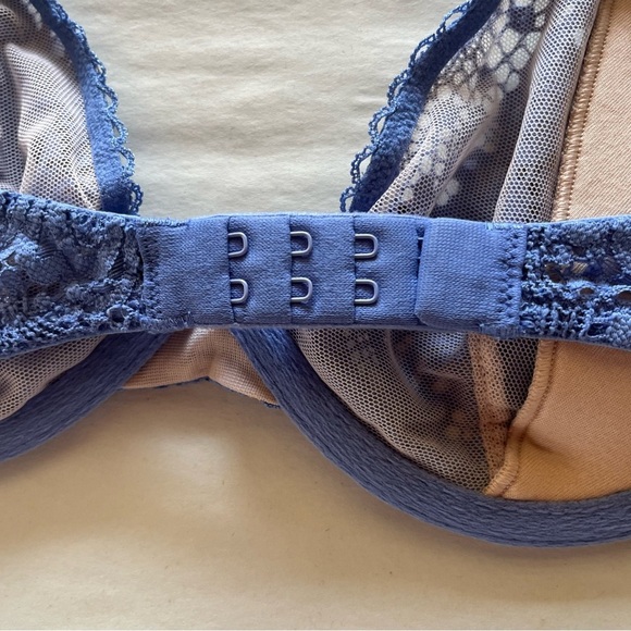 Victoria's Secret Very Sexy Unlined/Plunge Lace Bra in Soft Blue - Picture 4 of 8